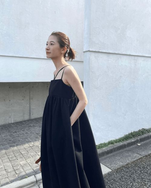 喜歡寬松型衣服的自在，卻又擔(dān)心松垮？4招教你穿得飄逸又修身